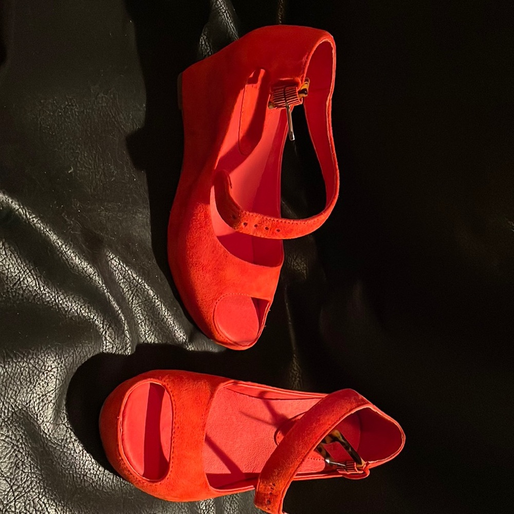 Johnston and Murphy NWOT Tricia Suede Wedge